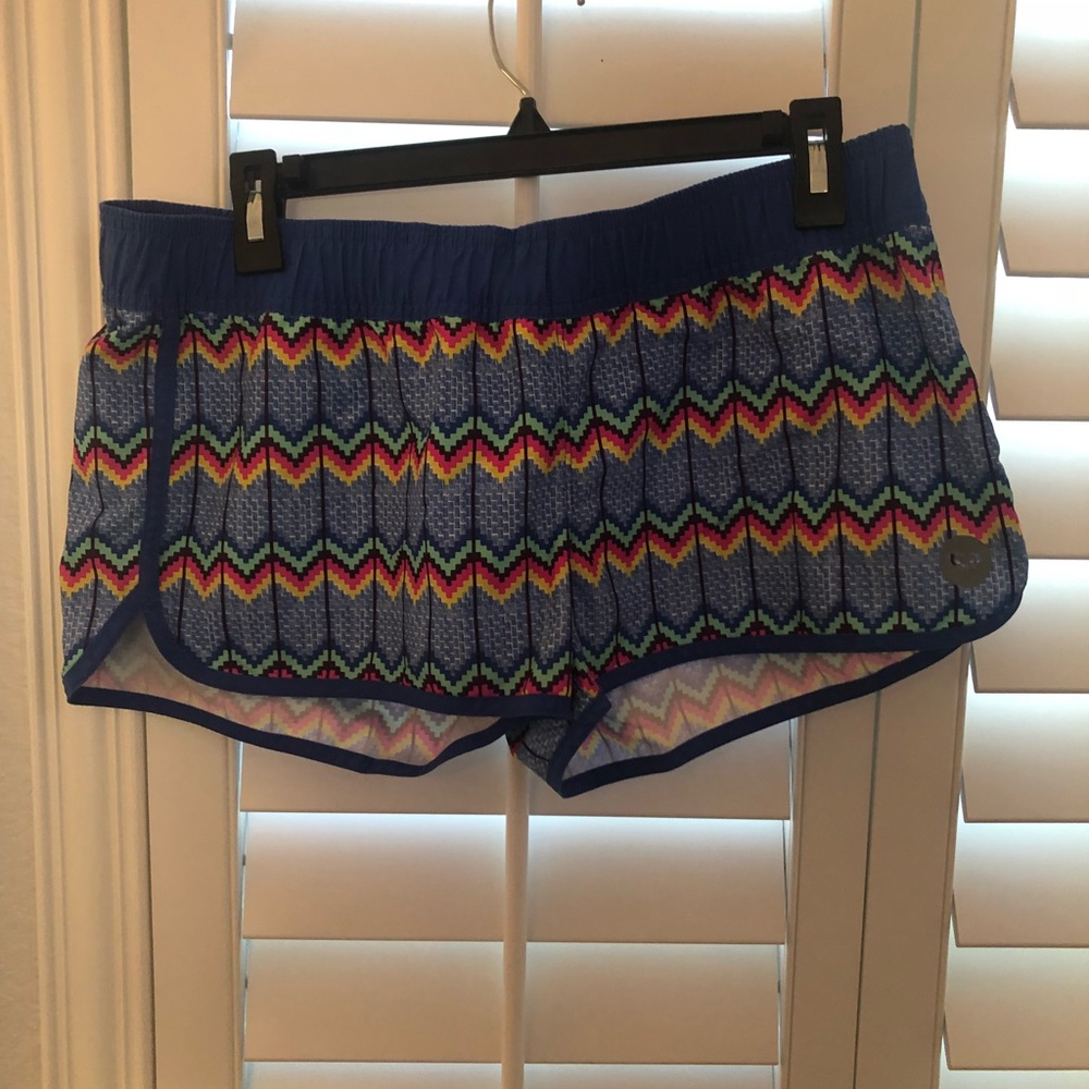 roxy board shorts, large - Picture 1 of 2